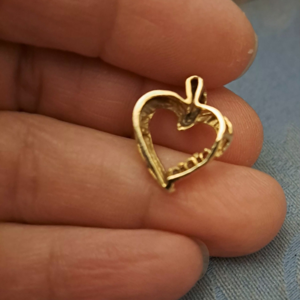10 Kt Gold Heart Pendant - Picture 3 of 5